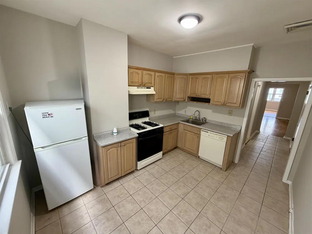 925 BROADWAY Bayonne, NJ 07002