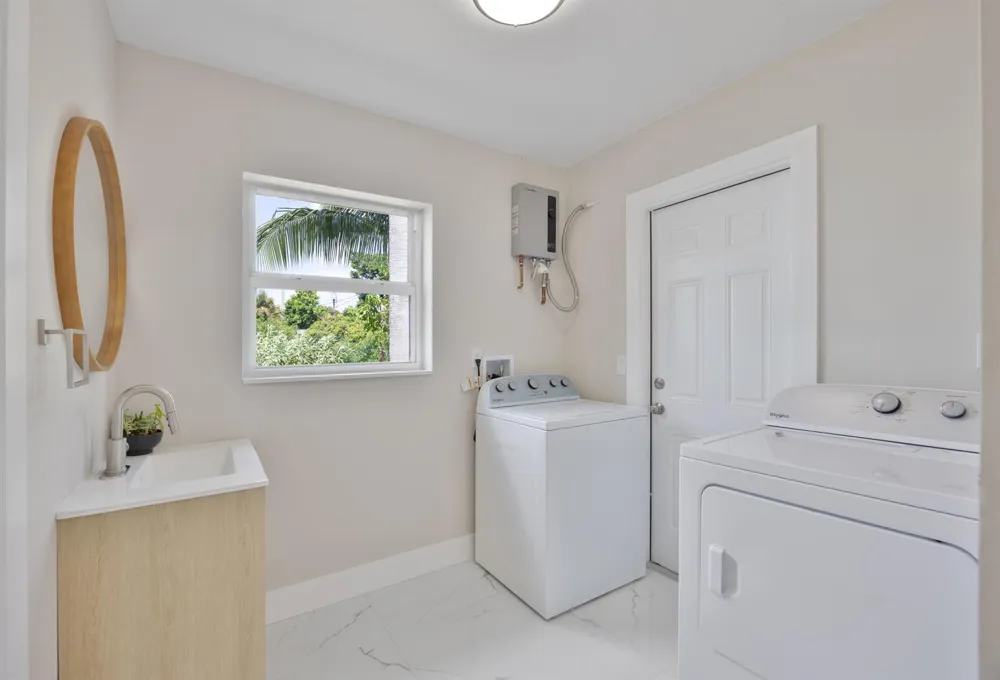 215 Evergreen Drive West Palm Beach, FL 33403