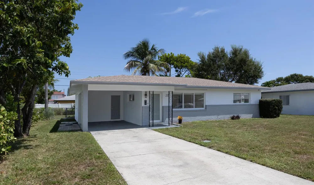215 Evergreen Drive West Palm Beach, FL 33403