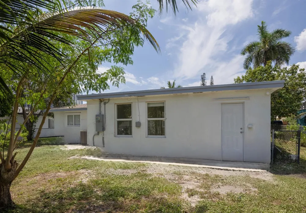 215 Evergreen Drive West Palm Beach, FL 33403