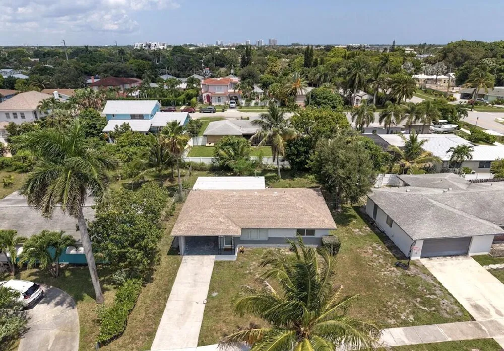 215 Evergreen Drive West Palm Beach, FL 33403