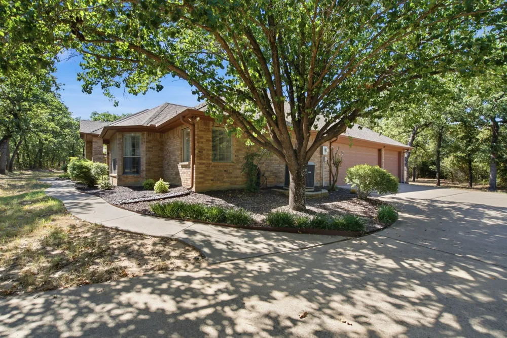 834 Cougar Road Lipan, TX 76462