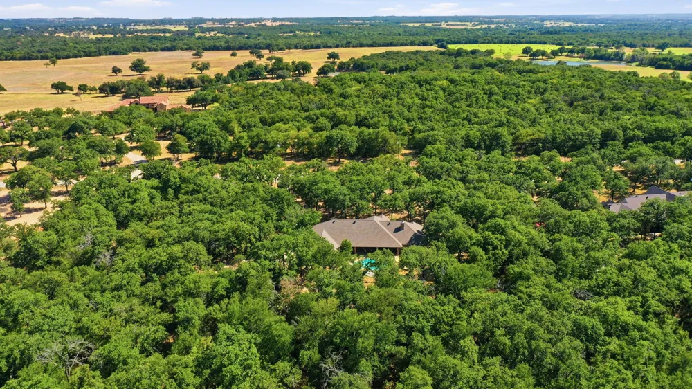 834 Cougar Road Lipan, TX 76462