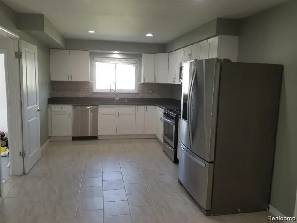 18203 Mott Eastpointe City, MI 48021