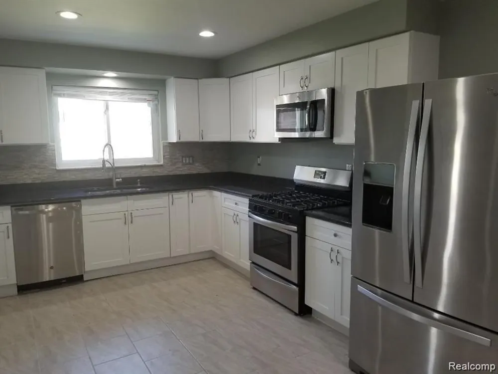 18203 Mott Eastpointe City, MI 48021