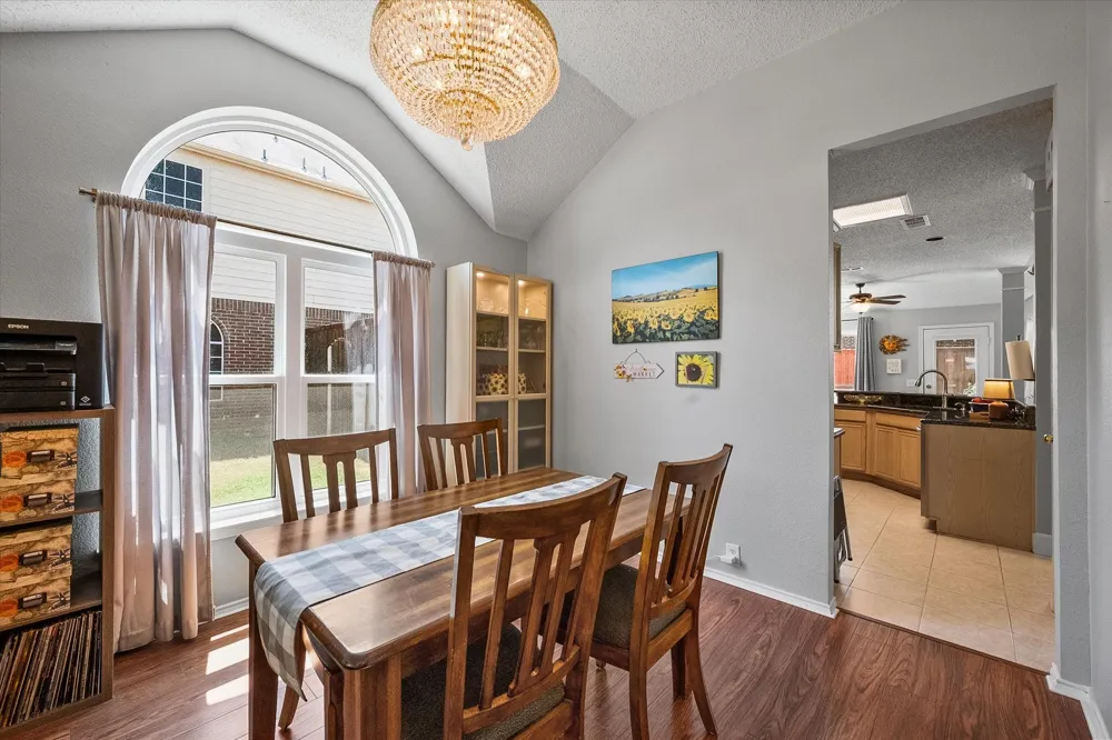704 Oakridge Drive Lake Dallas, TX 75065