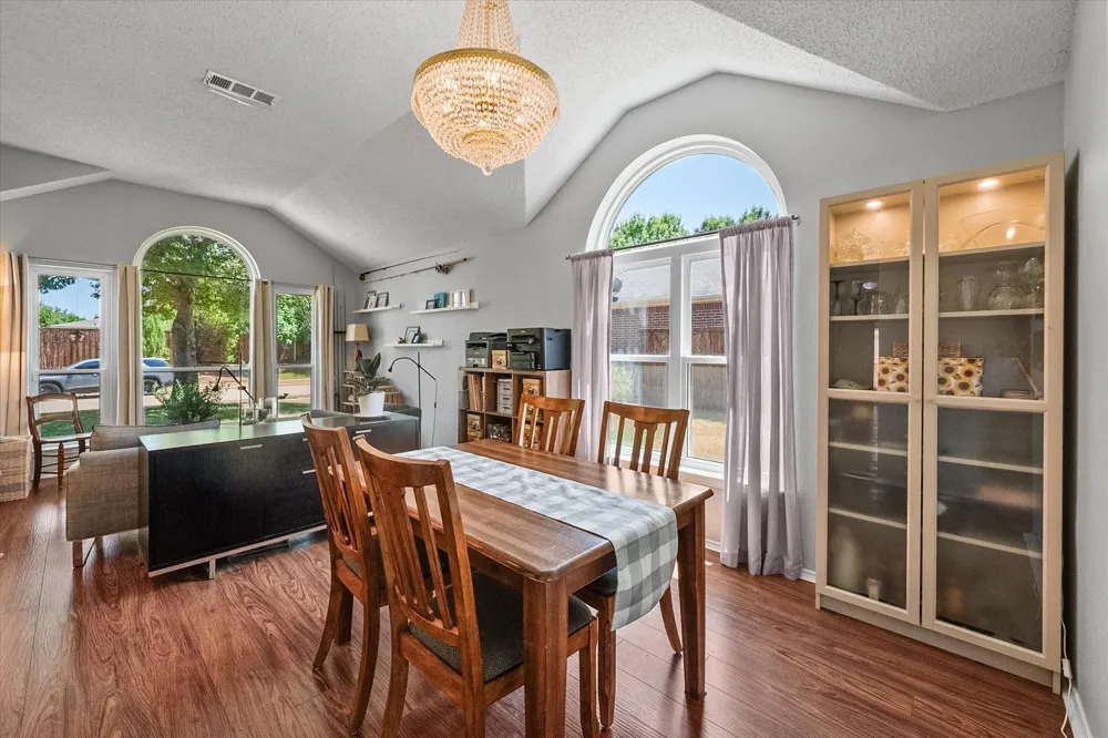 704 Oakridge Drive Lake Dallas, TX 75065