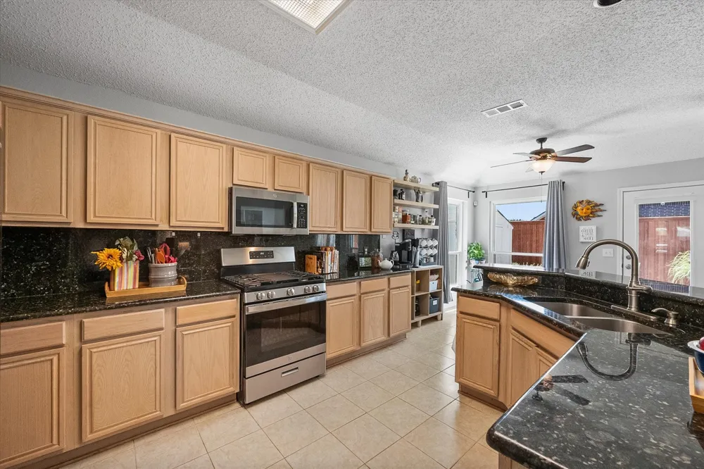 704 Oakridge Drive Lake Dallas, TX 75065