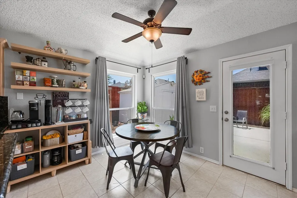 704 Oakridge Drive Lake Dallas, TX 75065