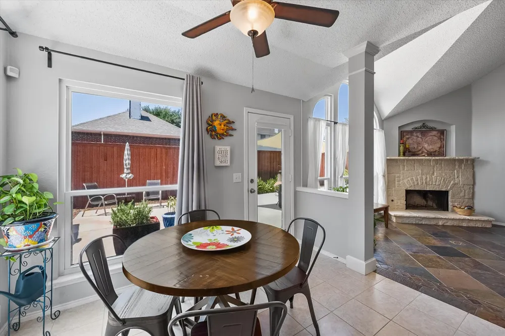 704 Oakridge Drive Lake Dallas, TX 75065