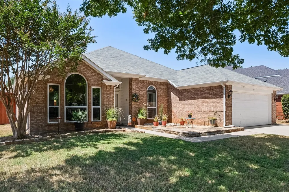 704 Oakridge Drive Lake Dallas, TX 75065