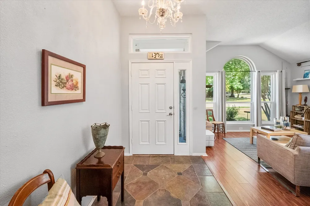 704 Oakridge Drive Lake Dallas, TX 75065