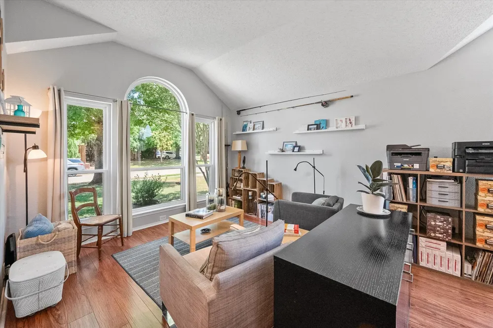 704 Oakridge Drive Lake Dallas, TX 75065