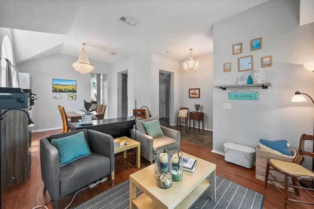 704 Oakridge Drive Lake Dallas, TX 75065