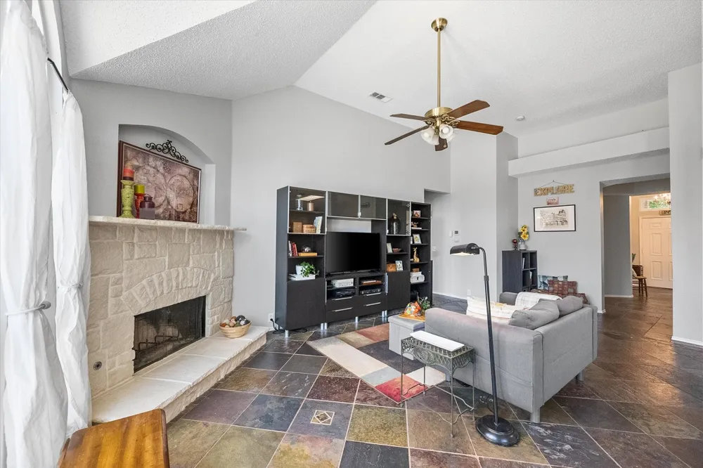704 Oakridge Drive Lake Dallas, TX 75065
