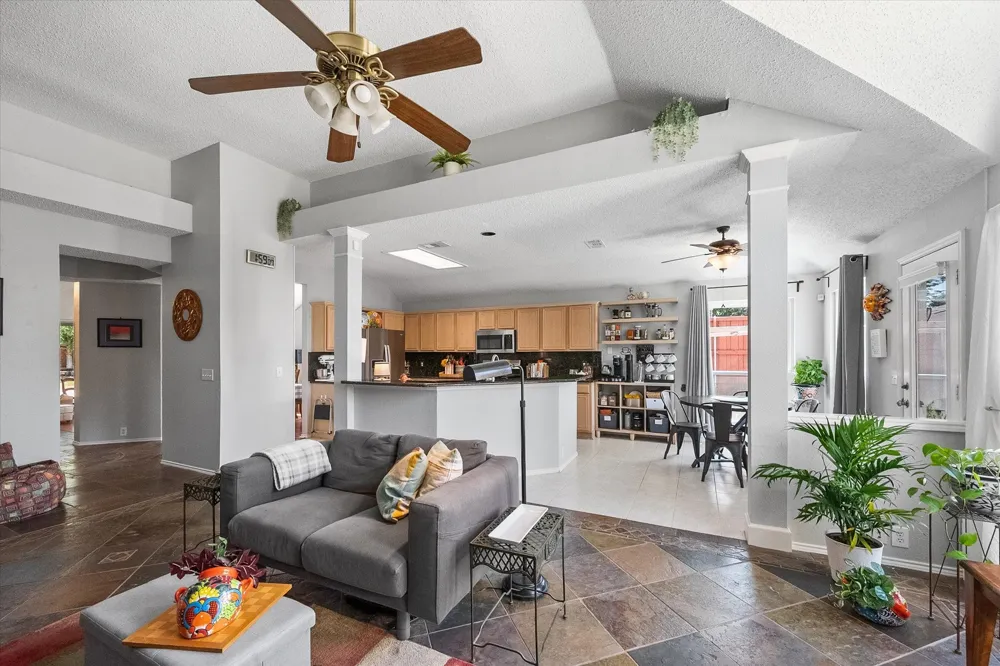 704 Oakridge Drive Lake Dallas, TX 75065