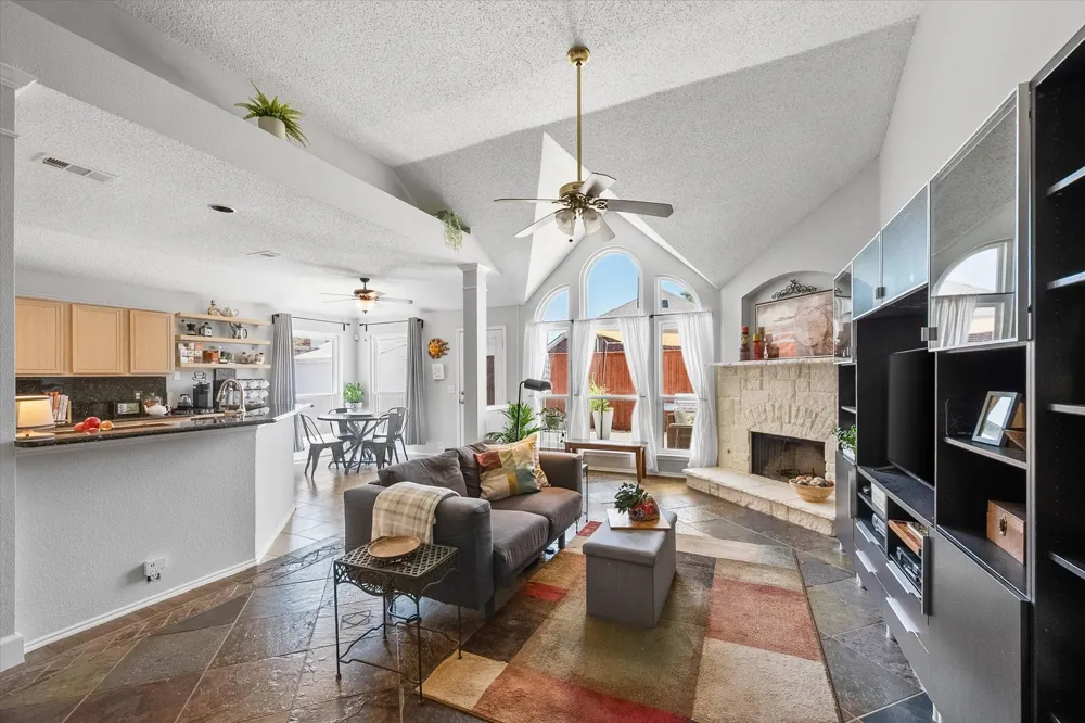 704 Oakridge Drive Lake Dallas, TX 75065
