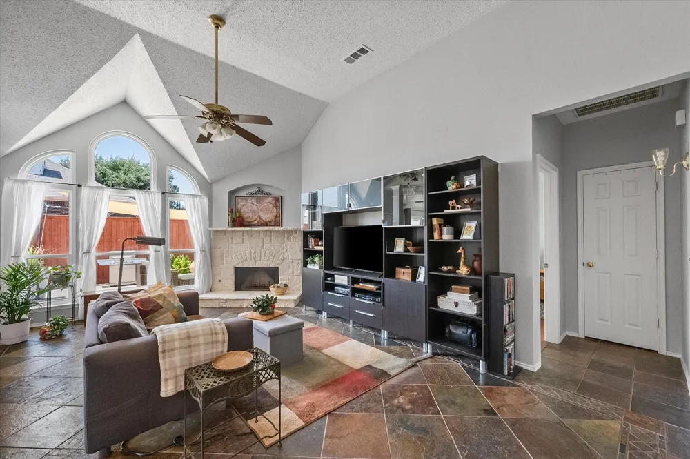 704 Oakridge Drive Lake Dallas, TX 75065