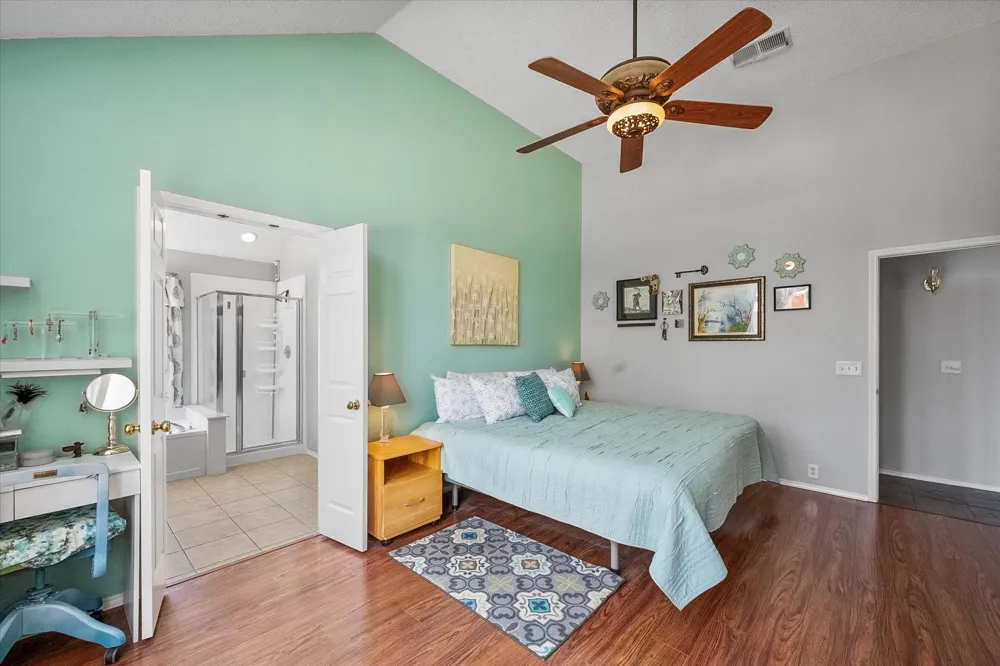 704 Oakridge Drive Lake Dallas, TX 75065