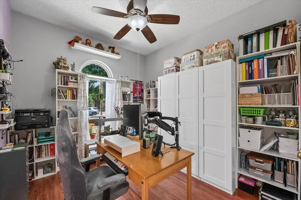 704 Oakridge Drive Lake Dallas, TX 75065