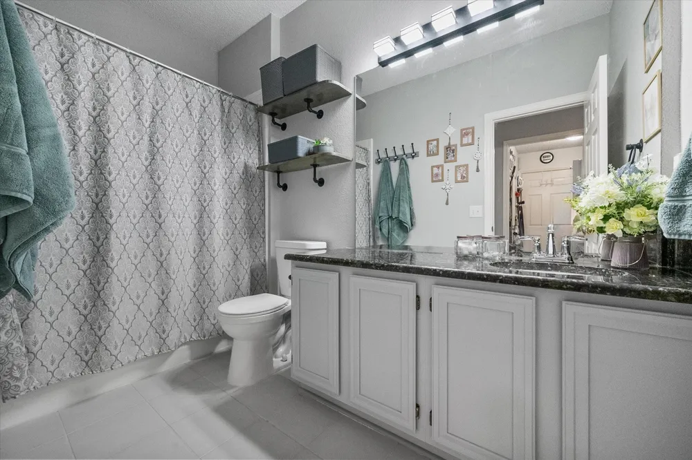 704 Oakridge Drive Lake Dallas, TX 75065
