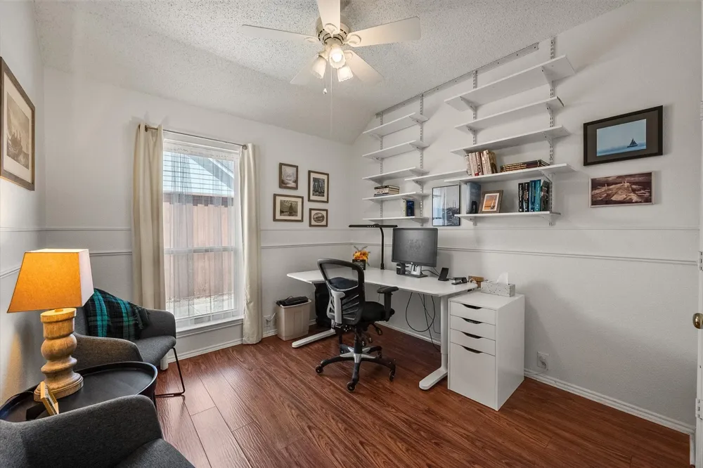 704 Oakridge Drive Lake Dallas, TX 75065