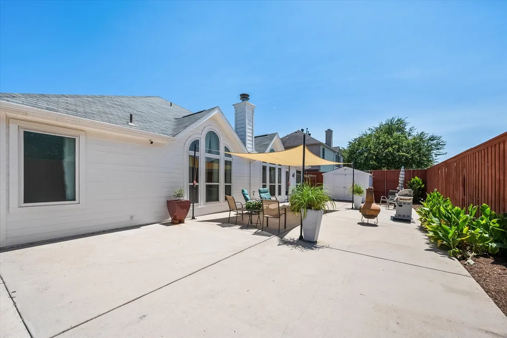 704 Oakridge Drive Lake Dallas, TX 75065