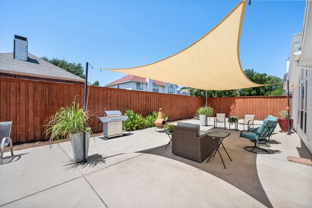 704 Oakridge Drive Lake Dallas, TX 75065