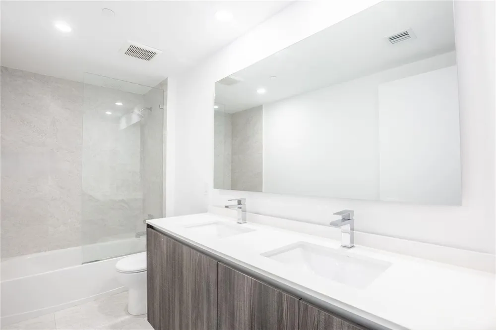 488 NE 18TH STREET #2200 Miami, FL 33132