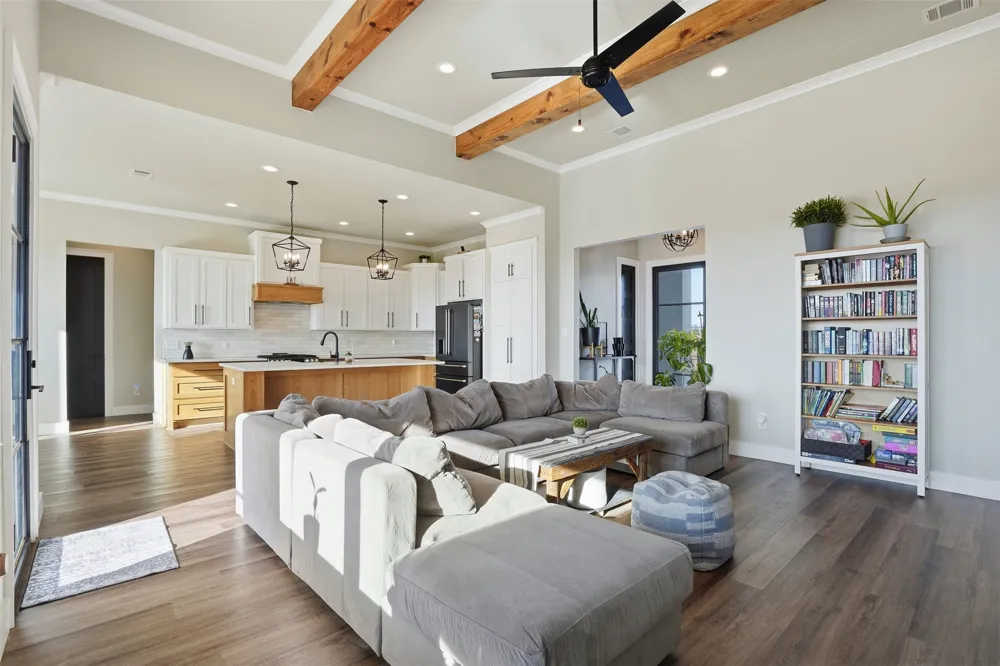 8410 County Road 301 Grandview, TX 76050