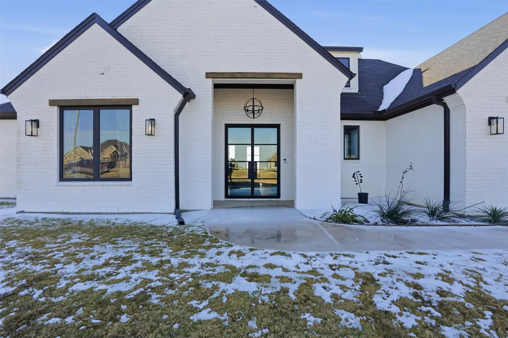 8410 County Road 301 Grandview, TX 76050