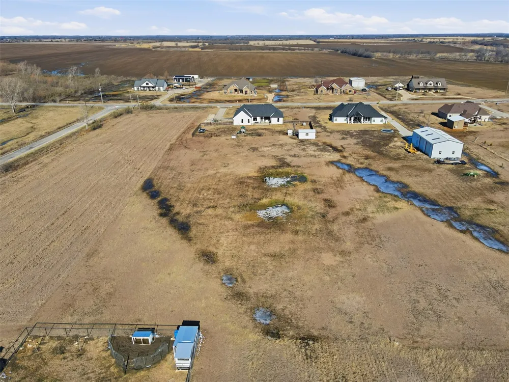 8410 County Road 301 Grandview, TX 76050