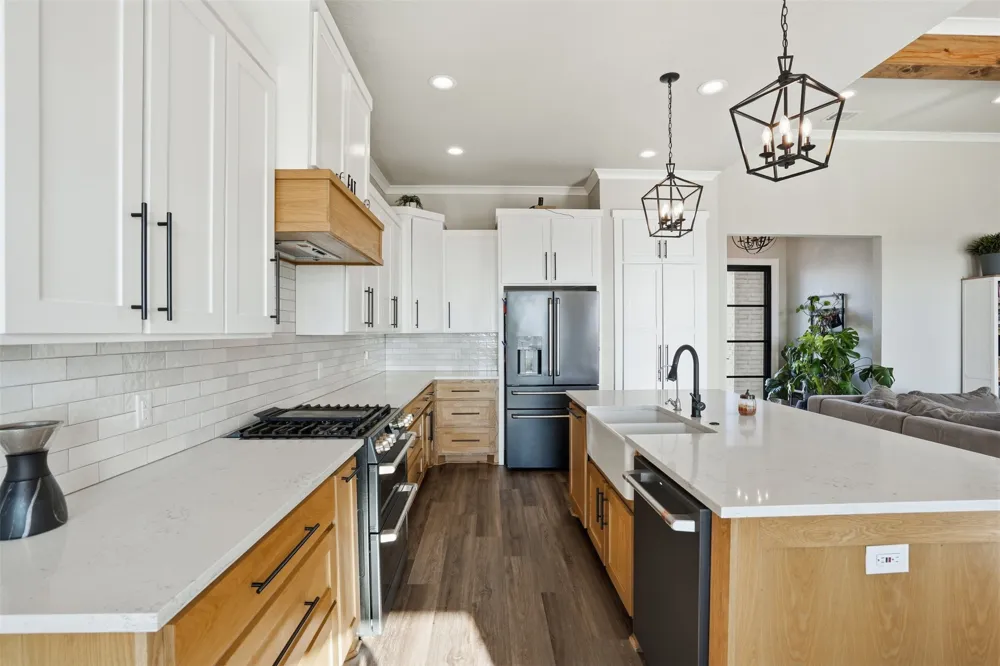 8410 County Road 301 Grandview, TX 76050