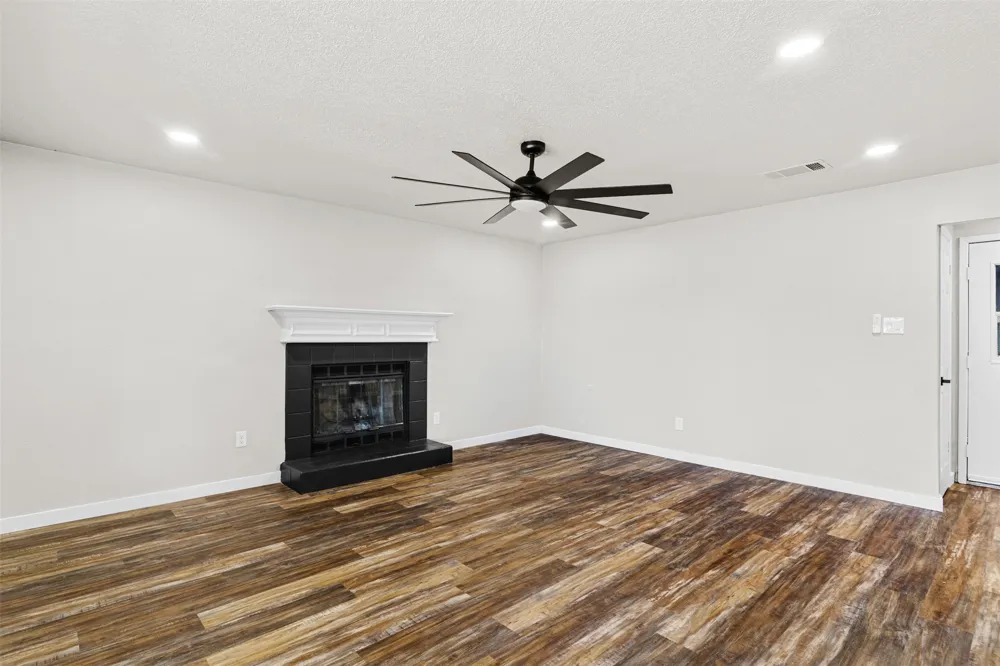 118 Lorie Street Alvarado, TX 76009