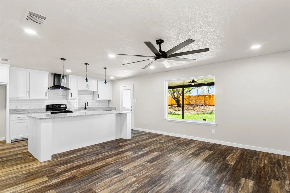 118 Lorie Street Alvarado, TX 76009