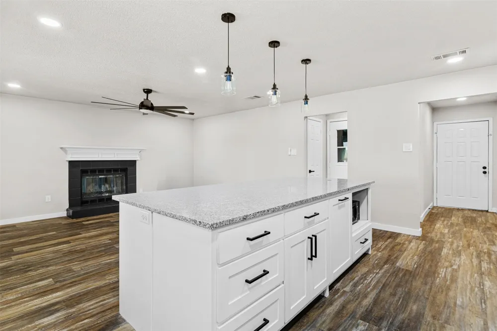 118 Lorie Street Alvarado, TX 76009