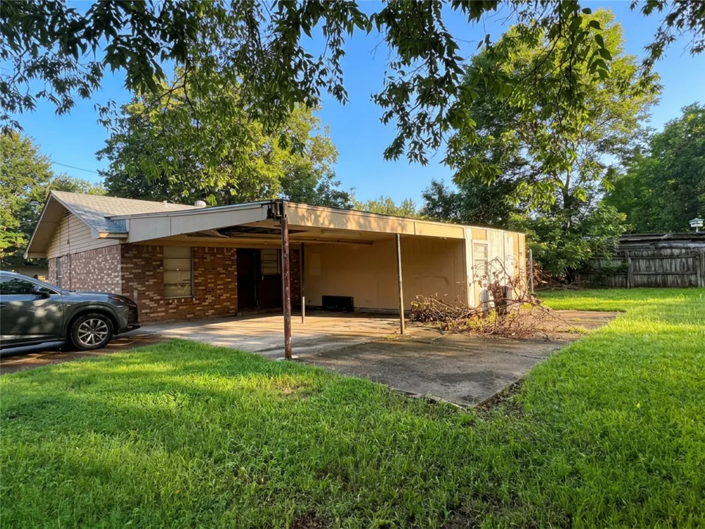 2602 Mayo Street Commerce, TX 75428