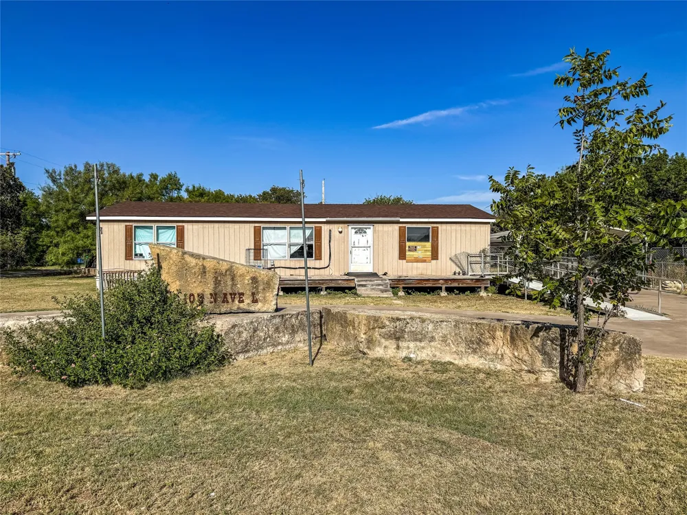 105 Avenue L Haskell, TX 79521
