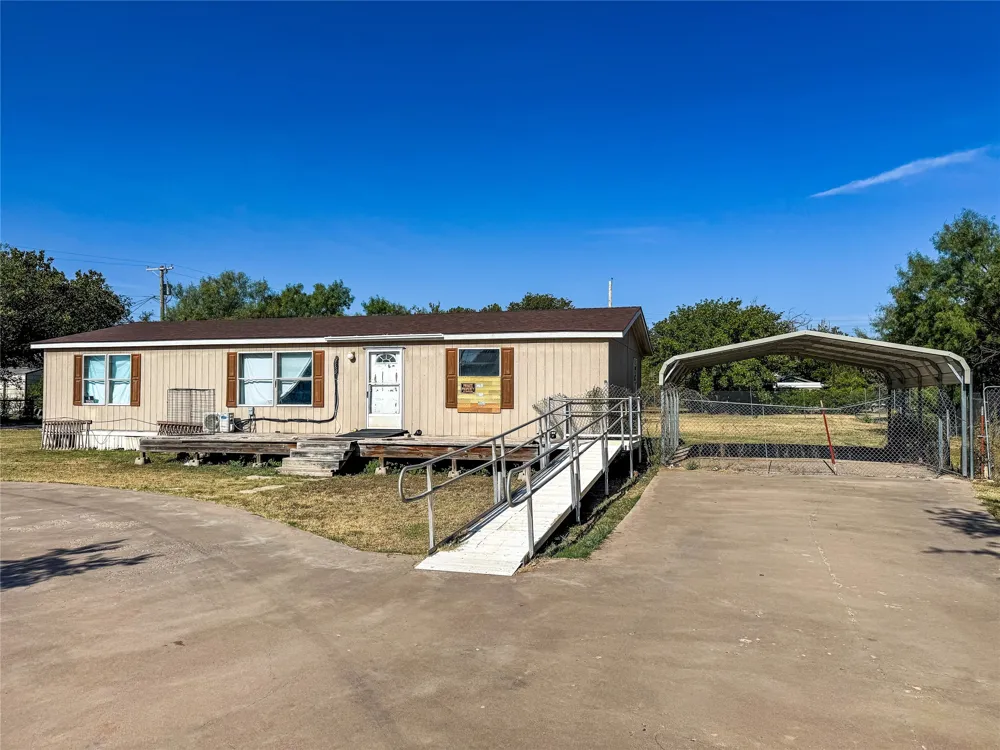 105 Avenue L Haskell, TX 79521