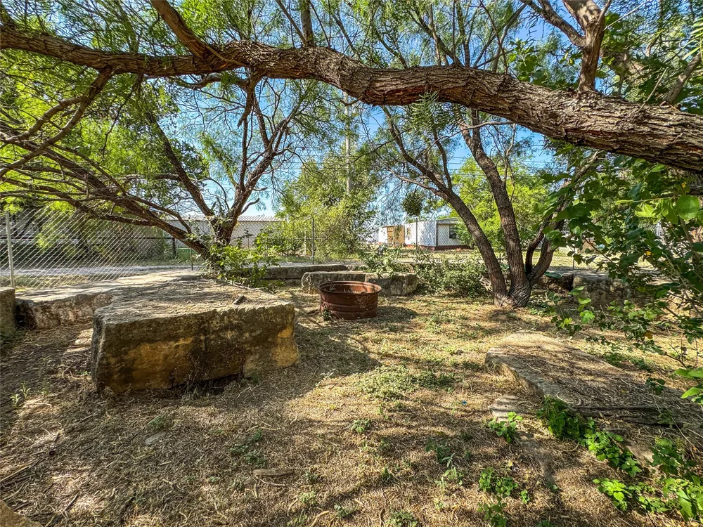 105 Avenue L Haskell, TX 79521