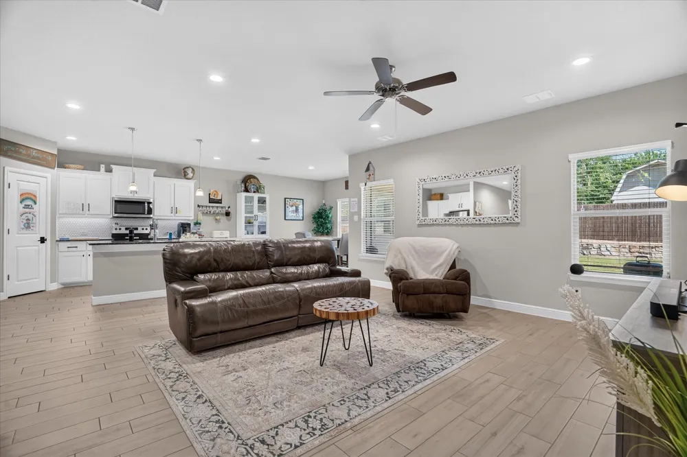 1425 Bennett Drive Burleson, TX 76028