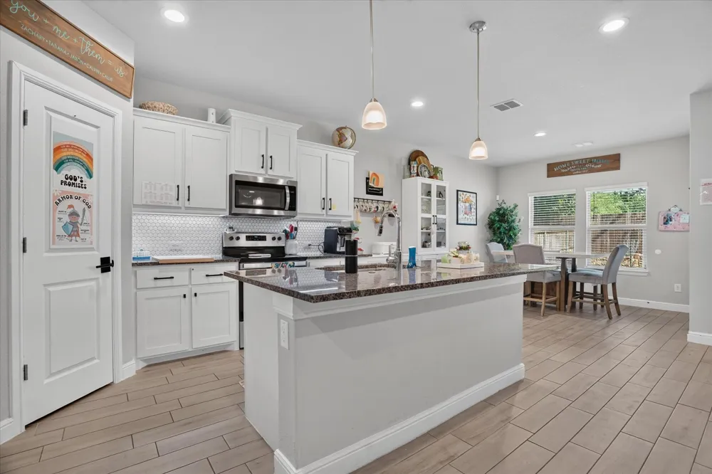 1425 Bennett Drive Burleson, TX 76028