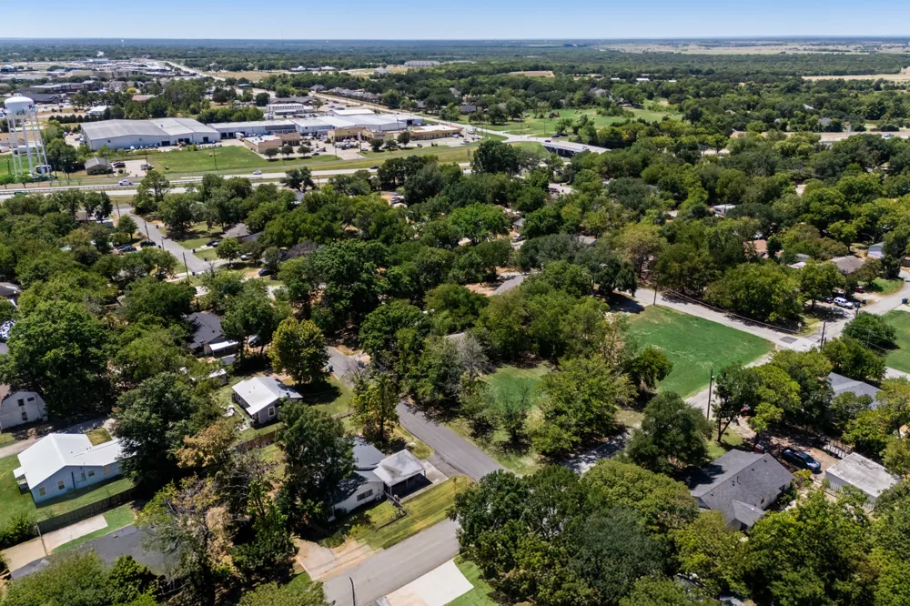 1700 S Clay Street Kaufman, TX 75142