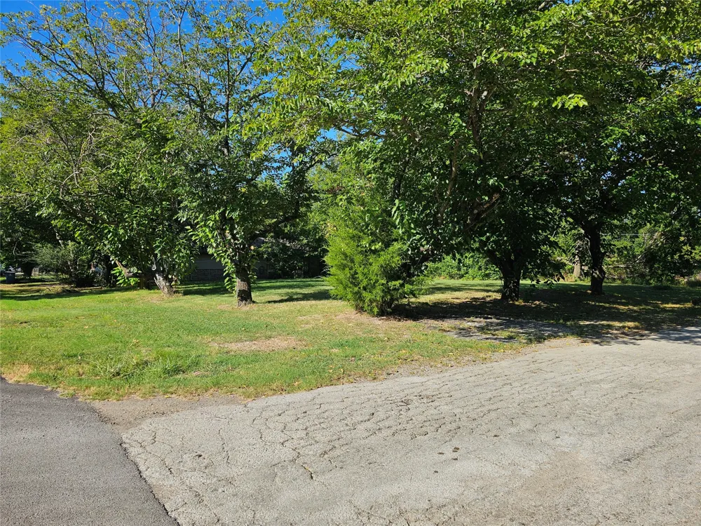 1700 S Clay Street Kaufman, TX 75142