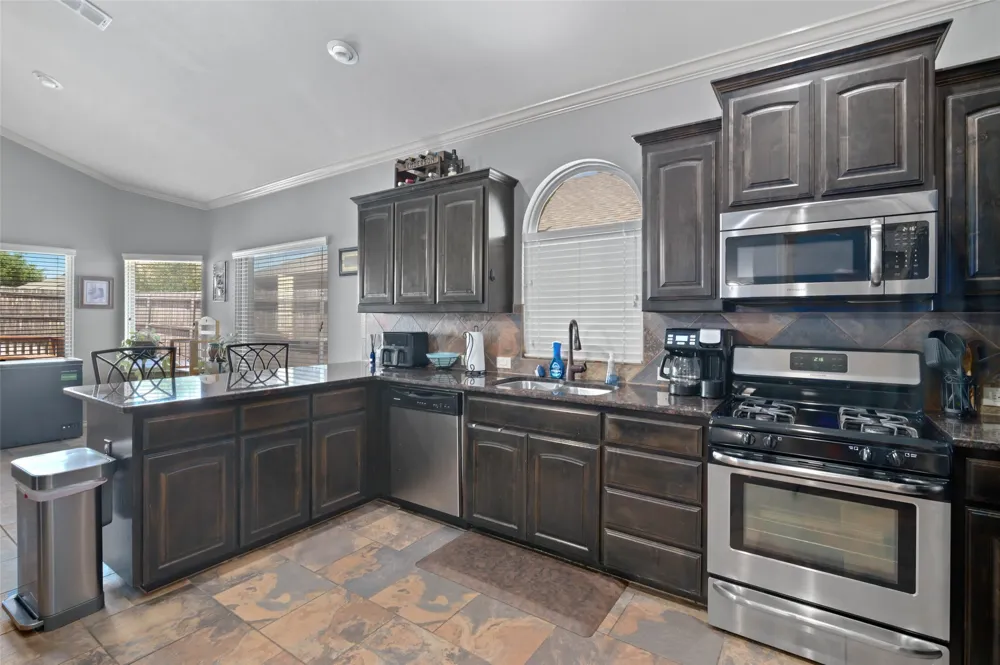 5813 Longmont Drive Denton, TX 76208