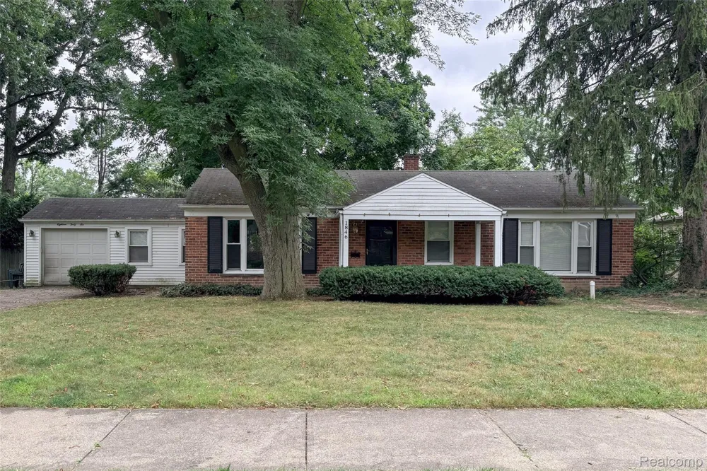 1846 PEMBROKE ROAD Birmingham City, MI 48009