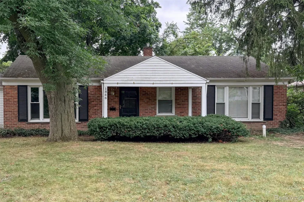 1846 PEMBROKE ROAD Birmingham City, MI 48009