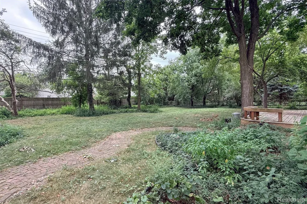 1846 PEMBROKE ROAD Birmingham City, MI 48009