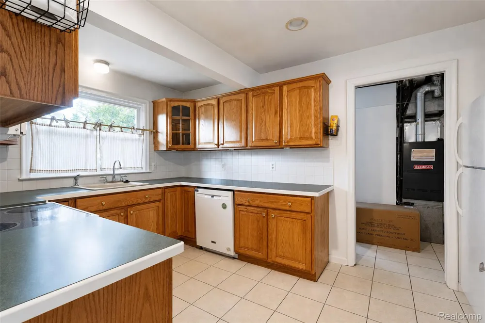 1846 PEMBROKE ROAD Birmingham City, MI 48009