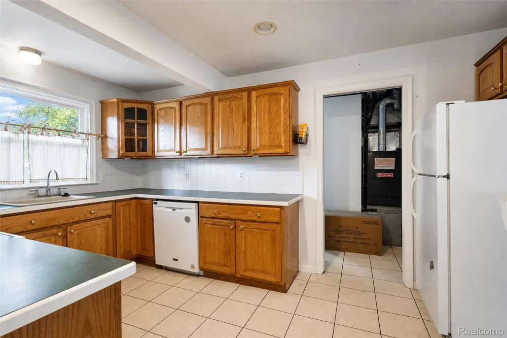 1846 PEMBROKE ROAD Birmingham City, MI 48009